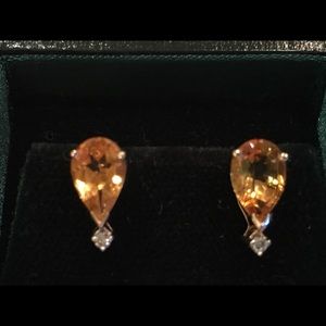 10 K citrine stud earrings